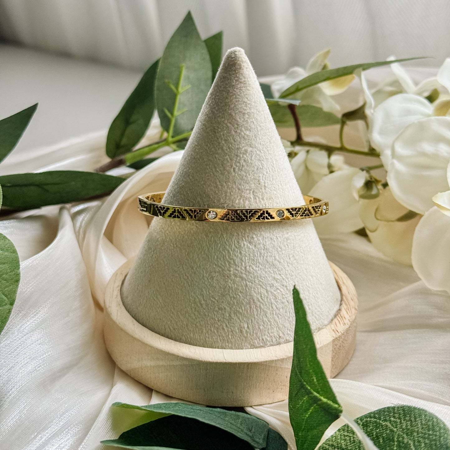 Gold Ntaiv Bangle